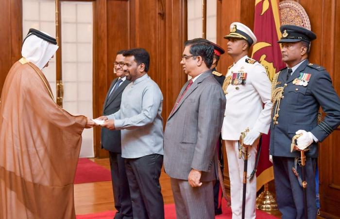 رئيس سريلانكا يتسلم أوراق اعتماد سفير قطر