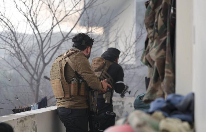 تصعيد
      «داعش»
      شرقاً
      و«سرايا
      الجواد»
      غرباً...
      هل
      سوريا
      على
      أعتاب
      عنف
      جديد؟