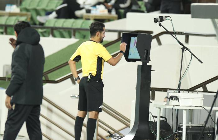 هل
      ظلمت
      «الصافرة»
      ضمك
      أمام
      الأهلي؟