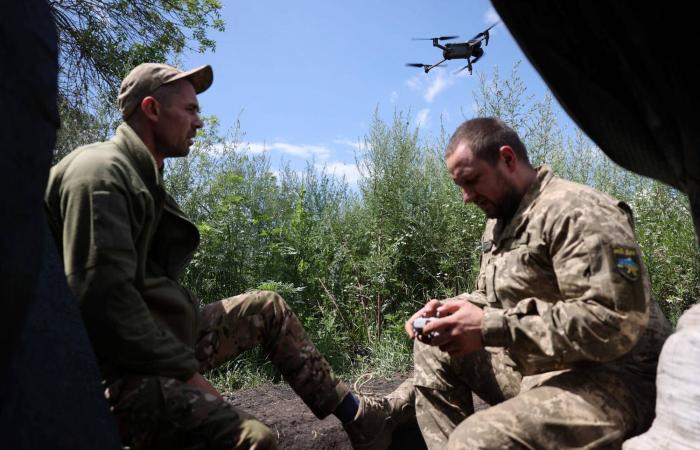 فرنسا
      تحل
      4
      جماعات
      من
      اليمين
      واليسار
      المتطرفين