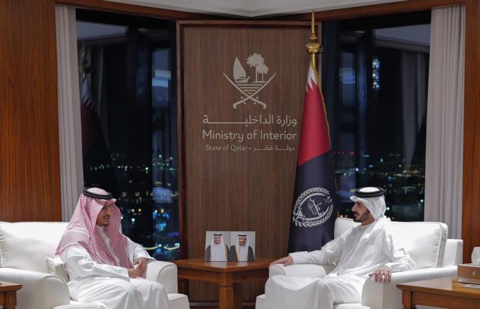  وزير الداخلية يستقبل السفير السعودي
