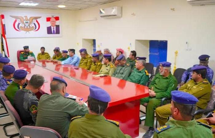 «الدفاع
      اليمنية»
      تمضي
      لتوحيد
      بيانات
      الجيش
      وتعزيز
      الانضباط