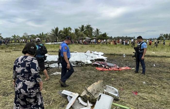 طائرة عسكرية أمريكية تصطدم بحاجز طريق خلال تدريب في الفلبين وإصابة 5 أفراد