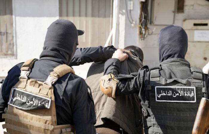 الداخلية
      السورية:
      الواقع
      داخل
      مخيم
      الهول
      صادم
      ويشبه
      معسكر
      اعتقال
      قسري