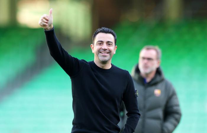 بعد شائعات تربط تشافي بقيادة "أسود الأطلس".. المغرب يعلن مصير وليد الركراكي