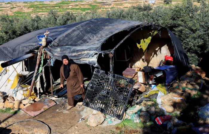 مستوطنون
      يحرقون
      منازل
      ومركبات
      فلسطينيين
      بالضفة
      ويروعون
      أطفالهم