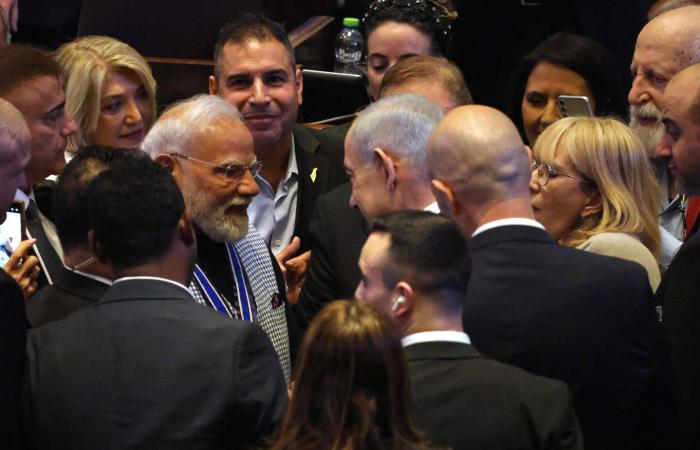 مودي
      يكسر
      عزلة
      نتنياهو
      وإسرائيل
      بـ16
      اتفاقية
      تعاون