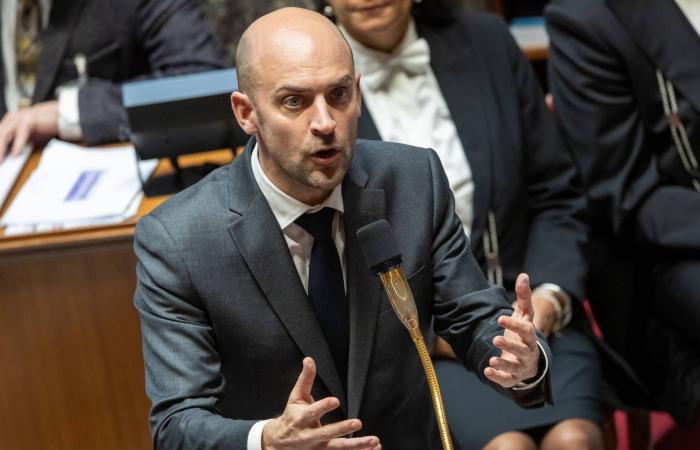 أميركا
      تسعى
      لتطويق
      أزمة
      دبلوماسية
      بينها
      وبين
      باريس