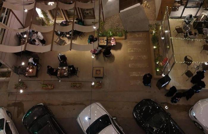 اللقاءات
      الاجتماعية
      في
      رمضان...
      بين
      ذكريات
      الأجيال
      وتحدي
      الشاشات