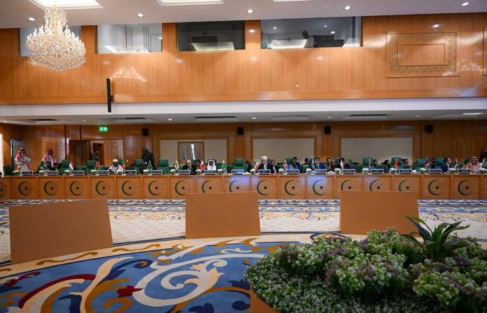 وزير
      الخارجية
      السعودي
      ونظيره
      الباكستاني
      يبحثان
      سبل
      خفض
      حدة
      التوتر