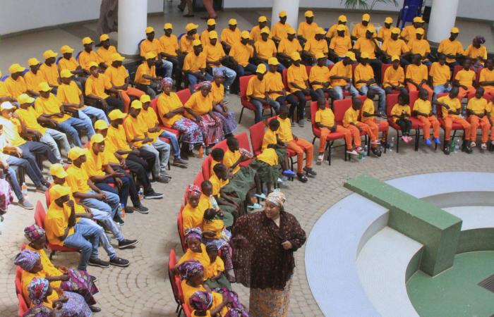 رئيس
      جنوب
      أفريقيا
      يأمر
      بفتح
      تحقيق
      في
      مشاركة
      إيران
      بمناورات
      بحرية