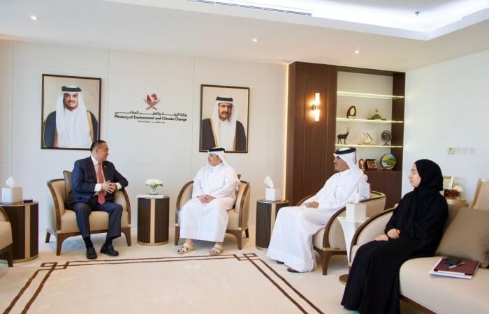 وزير البيئة والتغير المناخي يجتمع مع سفير منغوليا