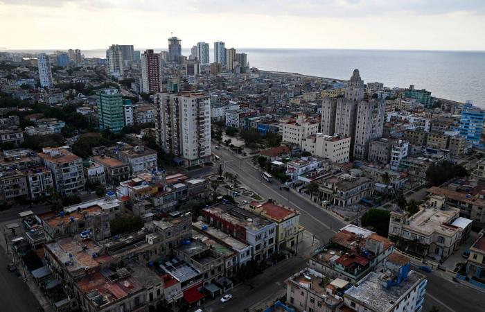 كوبا
      على
      حافة
      الانهيار...
      حين
      تأكل
      الثورة
      أبناءها