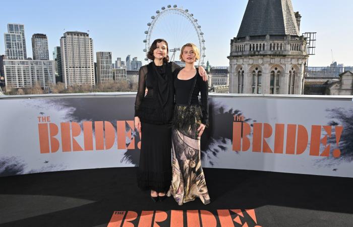 تصميم "عربي" يرافق إطلالة بينيلوبي كروز في لندن