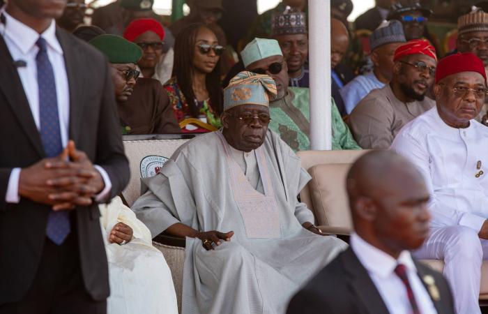 العثور
      على
      170
      جثة
      في
      مقابر
      جماعية
      بالكونغو