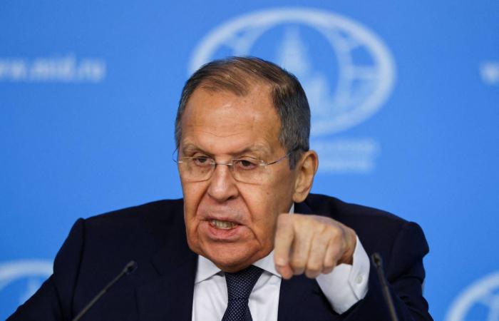 زيلينسكي
      يبحث
      هاتفياً
      مع
      ترمب
      جولة
      مفاوضات
      جديدة
      لإنهاء
      الحرب