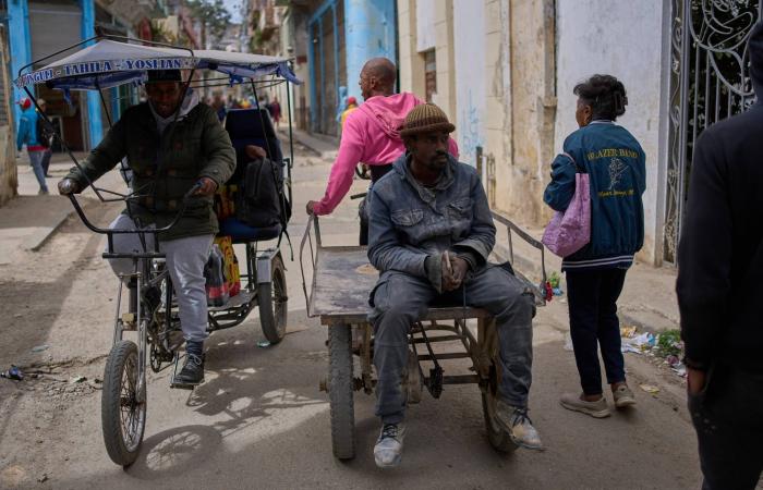 كوبا
      تتعهد
      الدفاع
      عن
      نفسها
      ضد
      «عدوان
      الإرهابيين
      والمرتزقة»