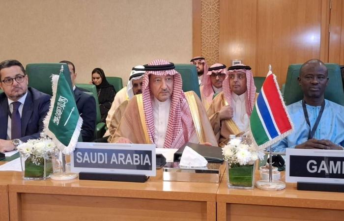 وزير
      الخارجية
      السعودي
      يبحث
      مع
      نظيره
      الأفغاني
      جهود
      خفض
      التصعيد