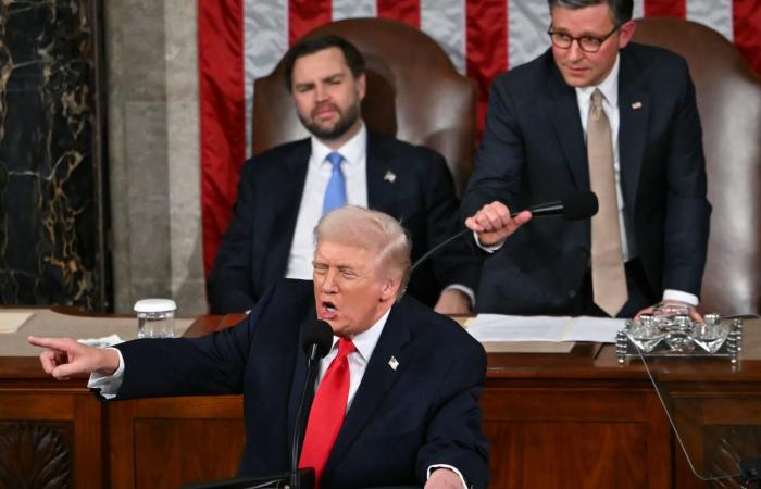 تضارب بين ترامب والاستخبارات بسبب تصريحه عن "تطوير إيران لصواريخ قادرة على الوصول لأمريكا قريبًا"