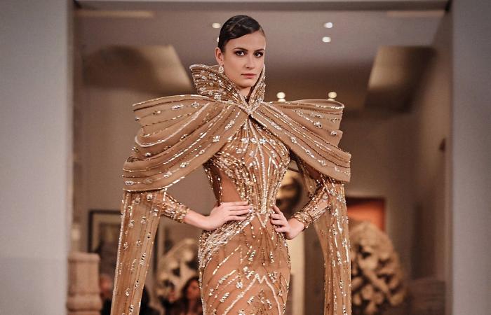 منال عجاج.. أوّل مصمّمة سوريّة تعرض في أسبوع الأزياء الراقية في باريس