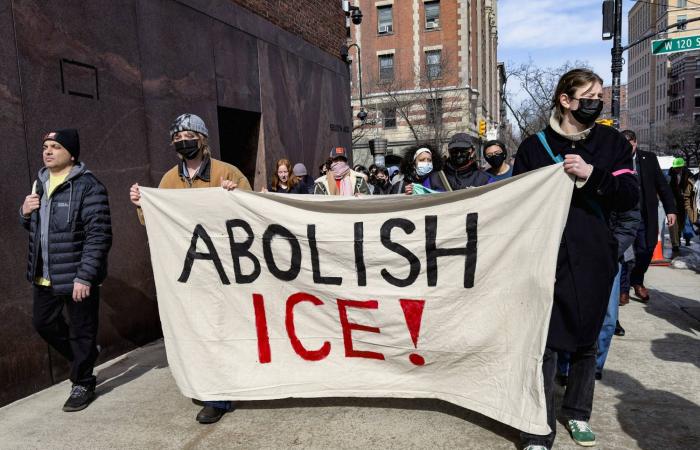 انضباط
      ترمب
      واحتجاجات
      الديمقراطيين...
      «حال
      الاتحاد»
      يعكس
      استقطاباً
      حزبياً
      غير
      مسبوق