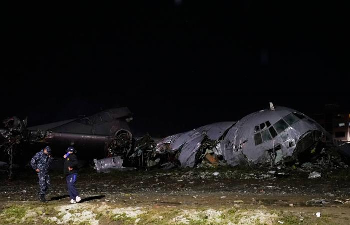 مقتل
      11
      شخصاً
      على
      الأقل
      في
      تحطم
      طائرة
      عسكرية
      في
      بوليفيا