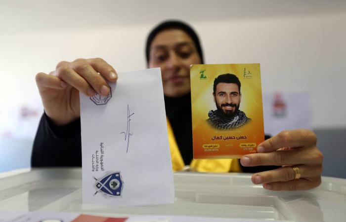 الحكومة
      السورية
      تتسلم
      من
      الأكراد
      مقراً
      عسكرياً
      في
      عين
      العرب