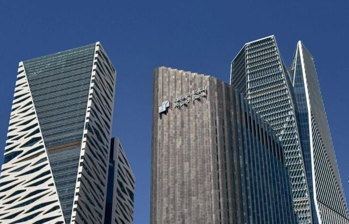 البنوك
      السعودية
      تُسجل
      عاماً
      تاريخياً
      في
      2025
      وتستعد
      لمرحلة
      جديدة
      خلال
      2026