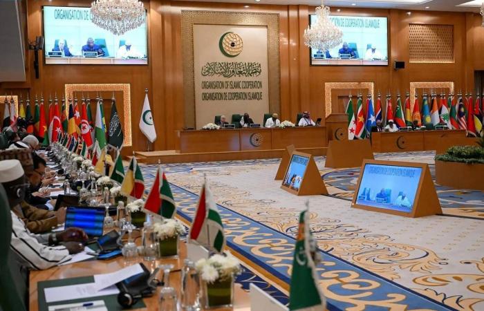 الداخلية
      القطرية:
      الأوضاع
      داخل
      الدولة
      مستقرة
      وآمنة