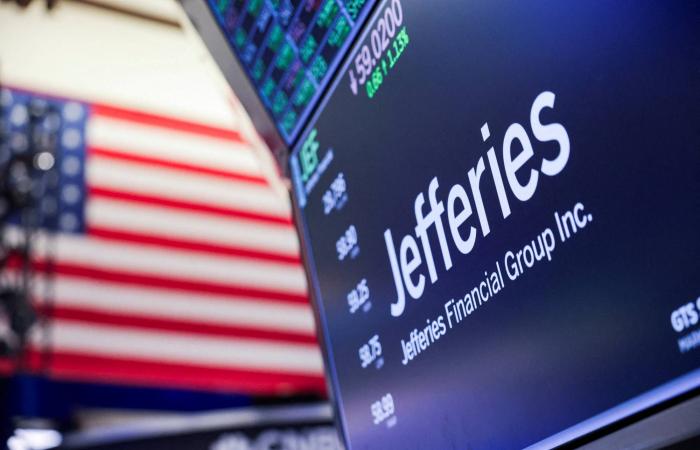 انهيار
      شركة
      رهن
      بريطانية
      كبرى
      يضع
      البنوك
      العالمية
      في
      مواجهة
      الخسائر