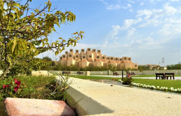 جامعة قطر تدعو للالتزام بتعليمات الجهات المختصة والبقاء داخل المباني