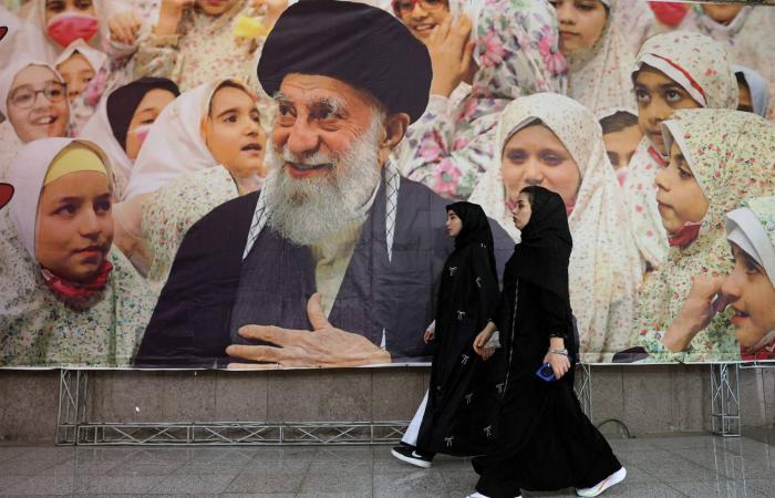 بهلوي:
      بوفاة
      خامنئي
      انتهت
      «الجمهورية
      الإسلامية»
      فعلياً