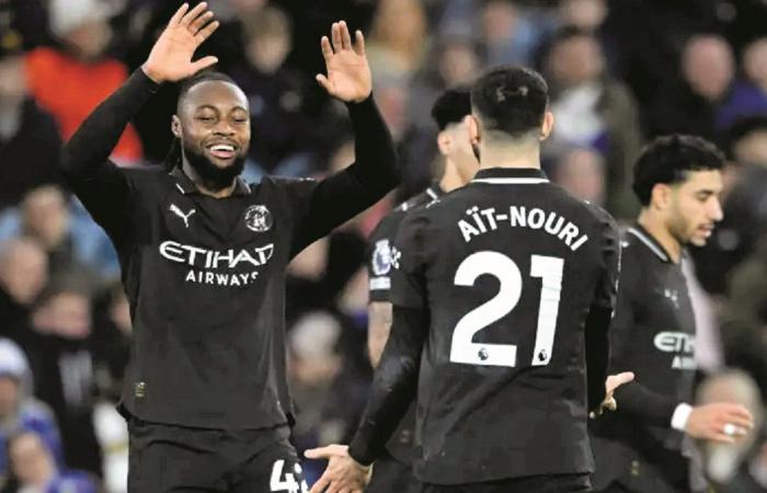 الدوري الانجليزي الممتاز.. السيتي يجتاز اختبار ليدز وليفربول يواصل الصحوة