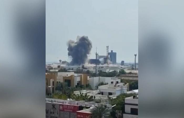 لحظة "دوي انفجار هائل" بسقوط صاروخ قرب قاعدة بحرية أمريكية في البحرين