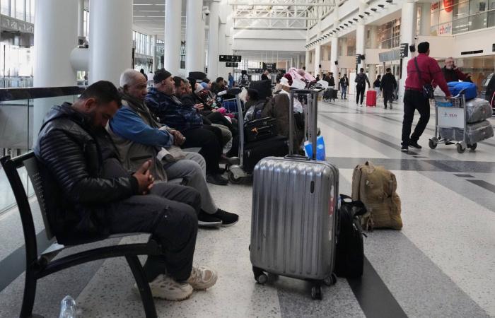 المخاوف
      اللبنانية
      من
      الحرب
      تنعكس
      تهافتاً
      للبنانيين
      على
      الوقود
      والسلع