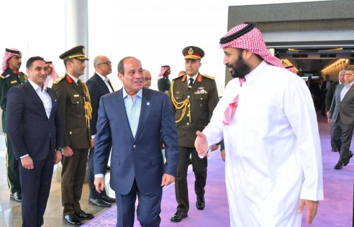 رئيس
      وزراء
      السودان:
      لن
      نقبل
      بأي
      هدنة
      منقوصة