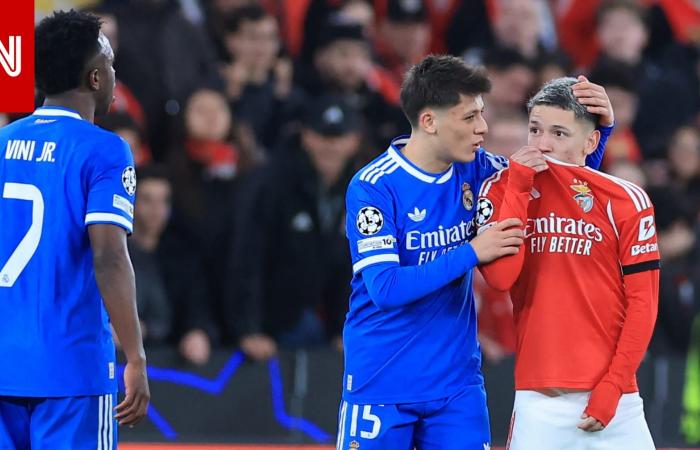 متابعة: رئيس "فيفا" يؤيد طرد اللاعبين الذين يغطون أفواههم أثناء المشاجرات