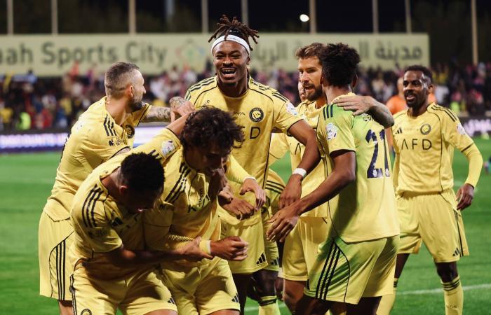 الدوري
      السعودي
      يمضي
      بهدوء...
      وتأجيلات
      تُربك
      البطولات
      الآسيوية
      والخليجية