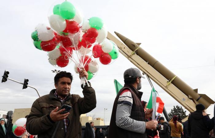 «الحرس
      الثوري»
      يعلن
      استهداف
      حاملة
      «أبراهام
      لينكولن»
      بـ4
      صواريخ
      باليستية