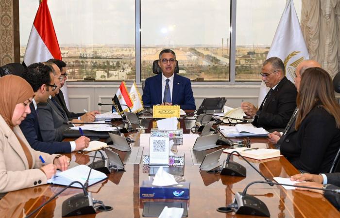 ارتفاع
      الدولار
      والذهب
      في
      مصر
      وتراجع
      البورصة
      على
      خلفية
      الحرب
      الإيرانية