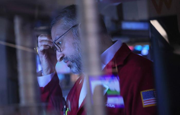 البورصة
      المصرية
      تسجّل
      تراجعاً
      حاداً
      بنسبة
      5.44
      %
      في
      مستهل
      التداولات