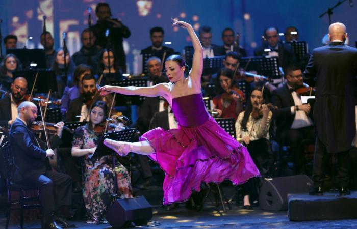 «العرض
      الكبير»
      يجوب
      العالم
      موسيقى
      ورقصاً
      في
      «كازينو
      لبنان»