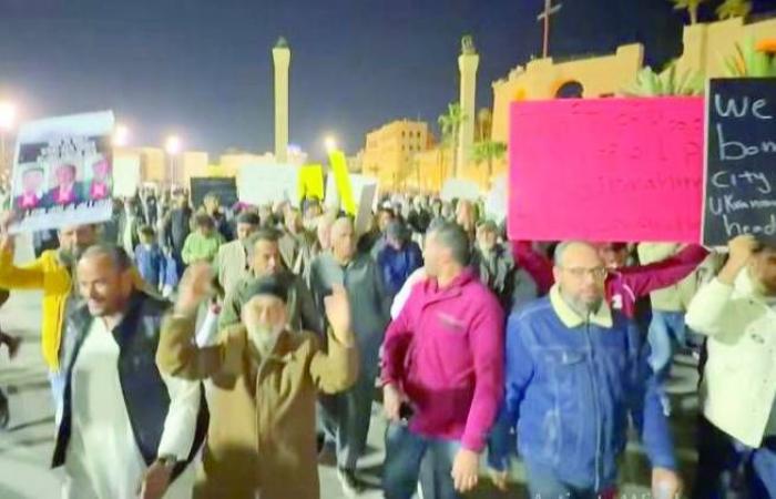 حرب
      إيران
      تخنق
      غزة