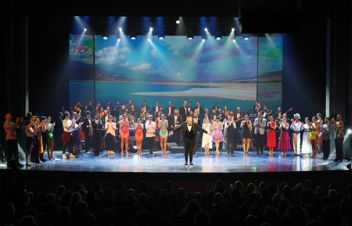 «العرض
      الكبير»
      يجوب
      العالم
      موسيقى
      ورقصاً
      في
      «كازينو
      لبنان»