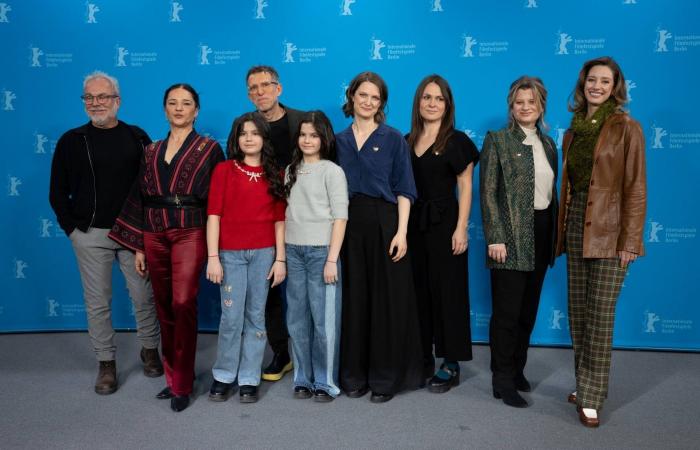 جنيفيف
      دولود
      دي
      سيل:
      «نينا
      روزا»
      رحلة
      تأملية
      حول
      معضلة
      الهجرة
      والعودة
      للأوطان