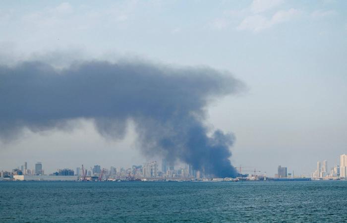 «الداخلية
      القطرية»
      تدعو
      السكان
      للبقاء
      في
      المنازل
      وعدم
      الخروج
      إلا
      للضرورة