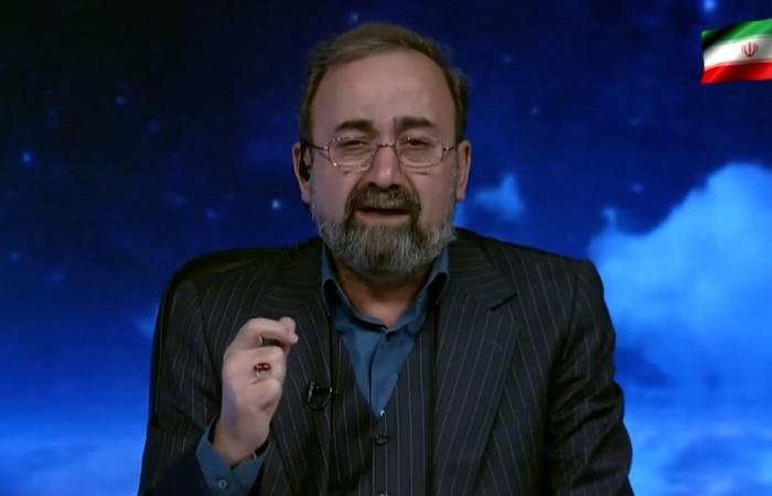 مذيع التلفزيون الإيراني الرسمي يبكي بعد إعلان مقتل خامنئي