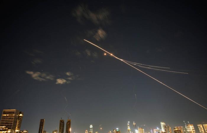 «الحرس
      الثوري»
      يعلن
      استهداف
      حاملة
      «أبراهام
      لينكولن»
      بـ4
      صواريخ
      باليستية