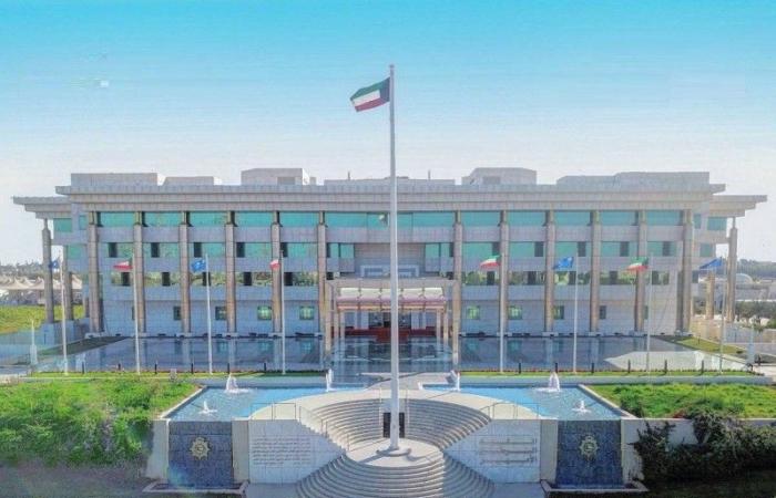 وزارة الدفاع الكويتية تعلن التصدى لأهداف معادية جنوبي البلاد
