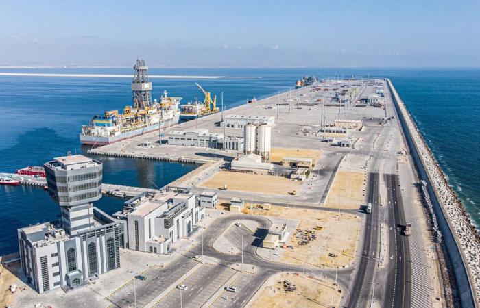 هجوم على ميناء الدقم في سلطنة عمان بمسيرتين